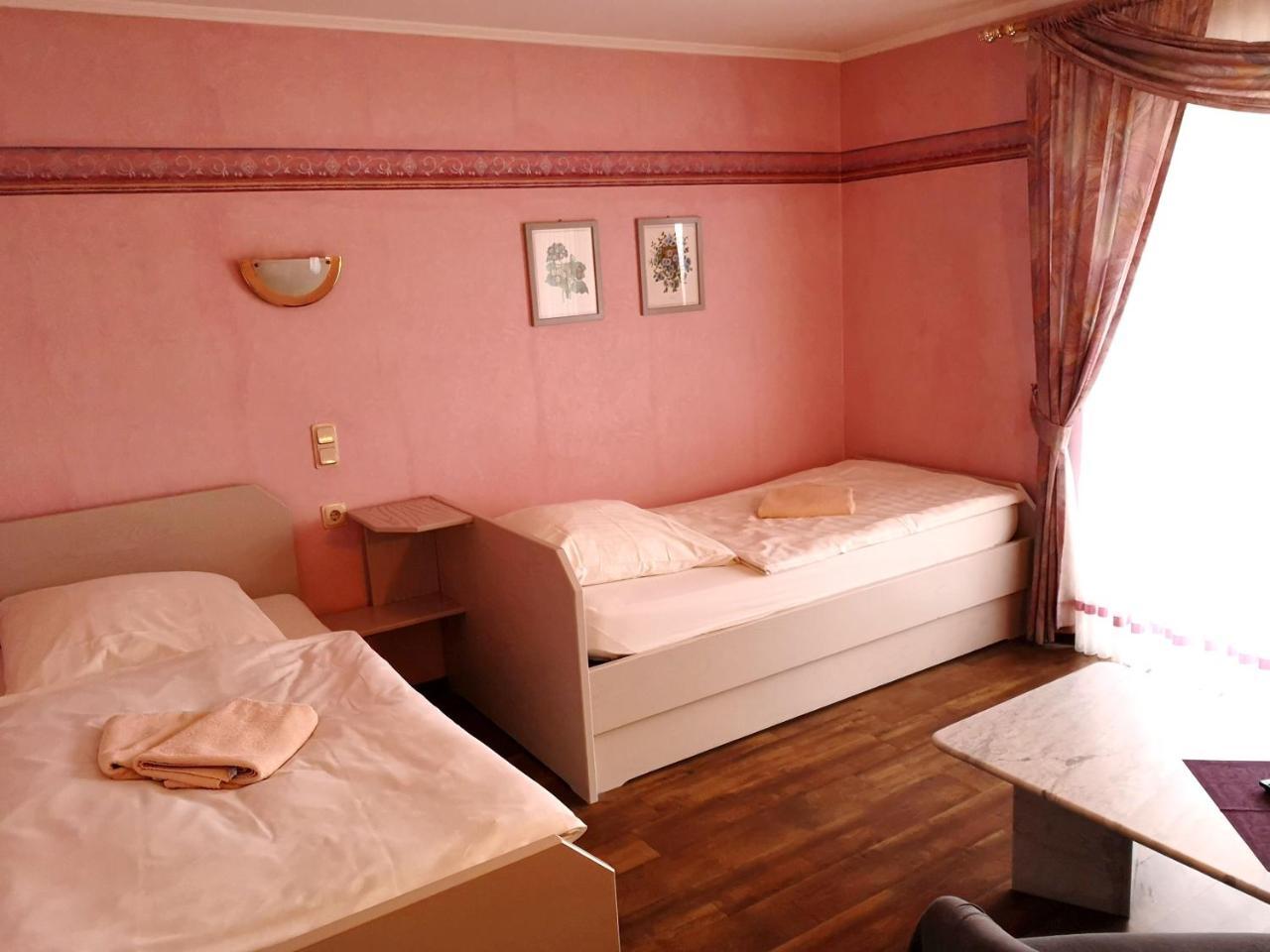 Gasthaus "Zur Alten Dorfschmiede" Metterich Bagian luar foto